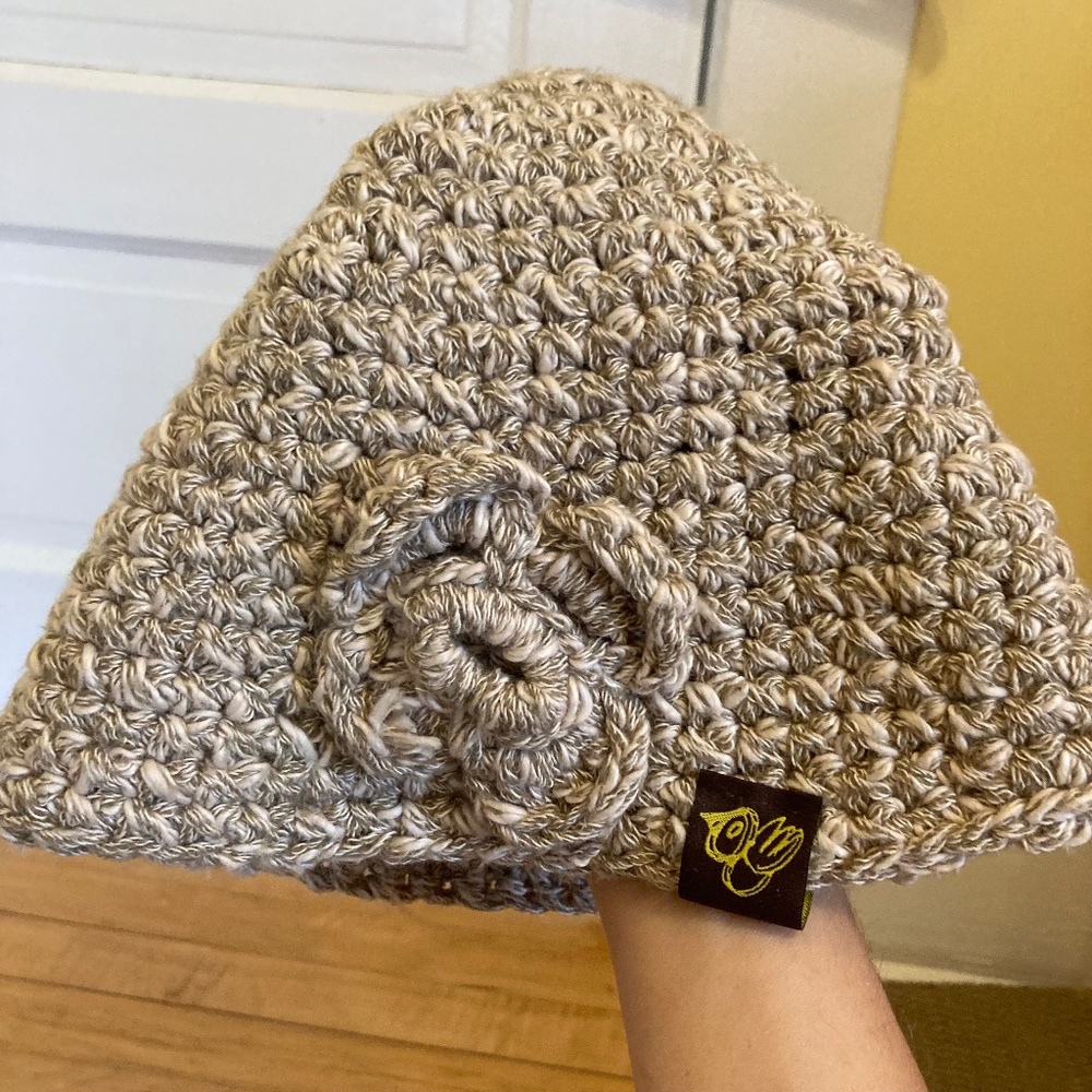 NWOT Women's Knit Winter Hat Beanie Cream Beige Hand Made with Rosette Poyen